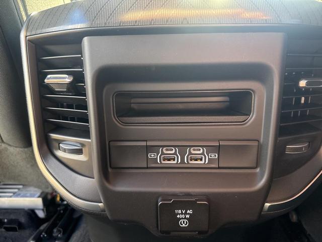 Photo of 2026 Diamond Black Crystal Pearlcoat RAM 1500
