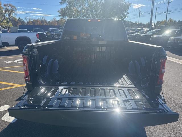 Photo of 2026 Diamond Black Crystal Pearlcoat RAM 1500