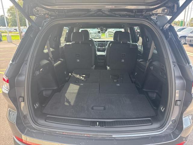 Photo of 2025 Baltic Gray Metallic Clearcoat Jeep Grand Cherokee L