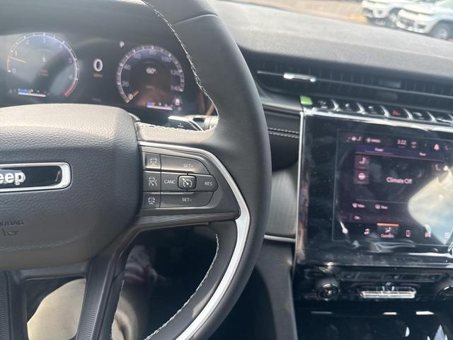 Photo of 2025 Baltic Gray Metallic Clearcoat Jeep Grand Cherokee L