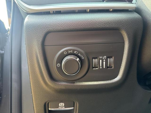 Photo of 2025 Baltic Gray Metallic Clearcoat Jeep Grand Cherokee L