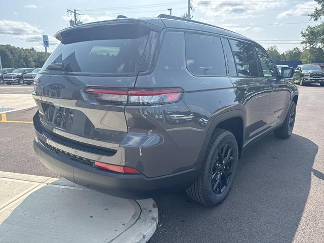 Photo of 2025 Baltic Gray Metallic Clearcoat Jeep Grand Cherokee L