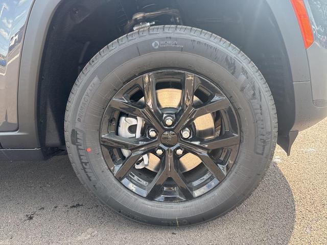 Photo of 2025 Baltic Gray Metallic Clearcoat Jeep Grand Cherokee L