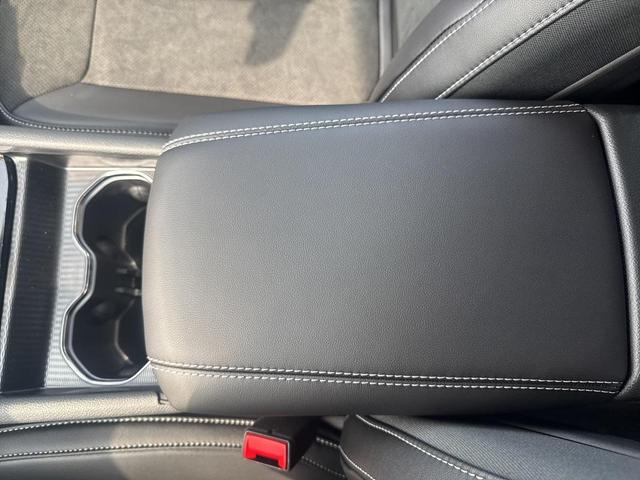 Photo of 2025 Baltic Gray Metallic Clearcoat Jeep Grand Cherokee L