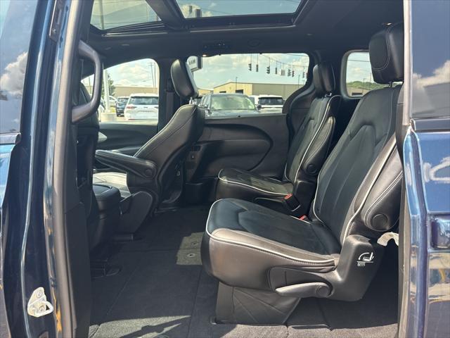 Photo of 2023 Fathom Blue Pearlcoat Chrysler Pacifica