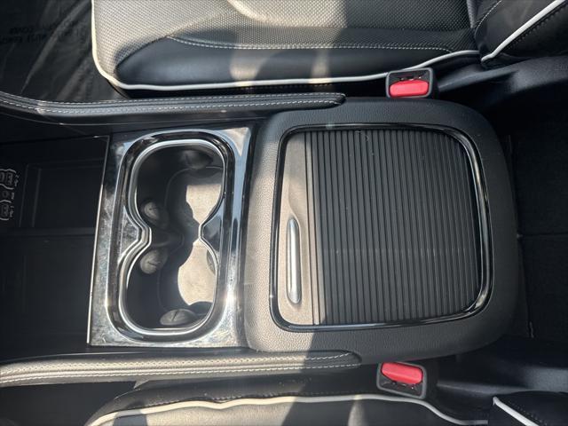 Photo of 2023 Fathom Blue Pearlcoat Chrysler Pacifica