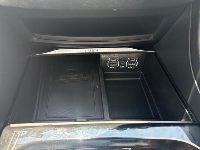 Photo of 2023 Fathom Blue Pearlcoat Chrysler Pacifica