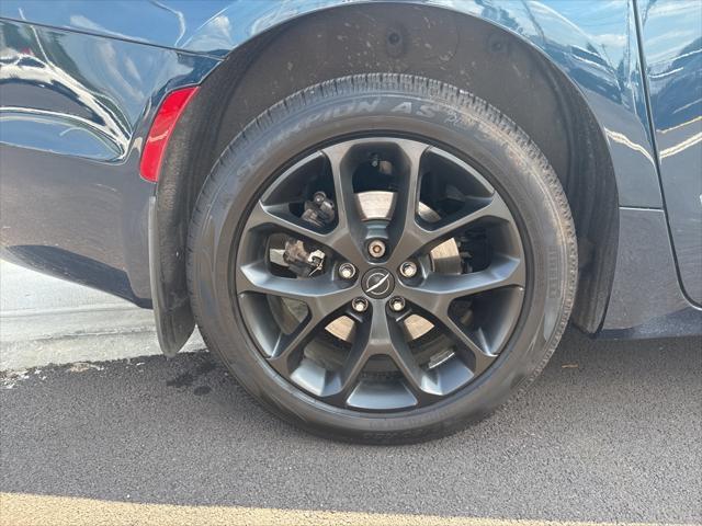 Photo of 2023 Fathom Blue Pearlcoat Chrysler Pacifica