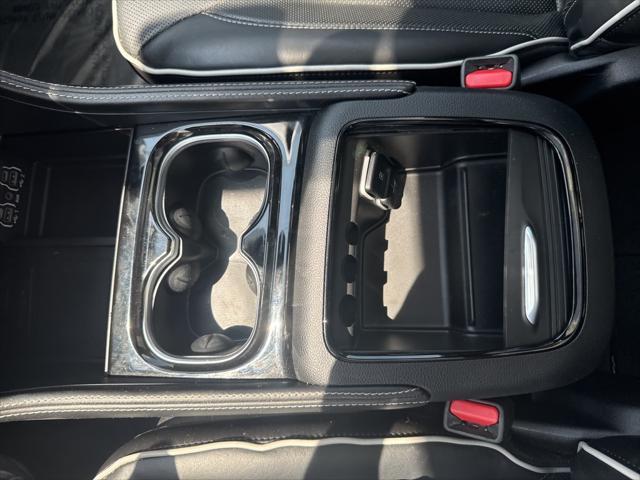 Photo of 2023 Fathom Blue Pearlcoat Chrysler Pacifica