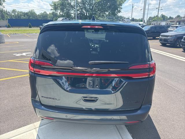Photo of 2023 Fathom Blue Pearlcoat Chrysler Pacifica