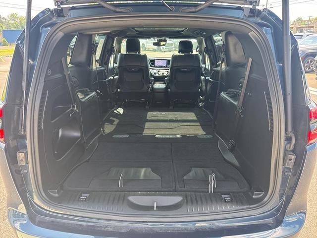 Photo of 2023 Fathom Blue Pearlcoat Chrysler Pacifica