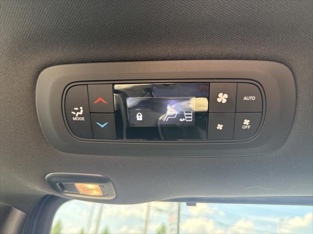Photo of 2023 Fathom Blue Pearlcoat Chrysler Pacifica