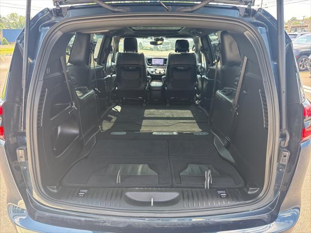 Photo of 2023 Fathom Blue Pearlcoat Chrysler Pacifica