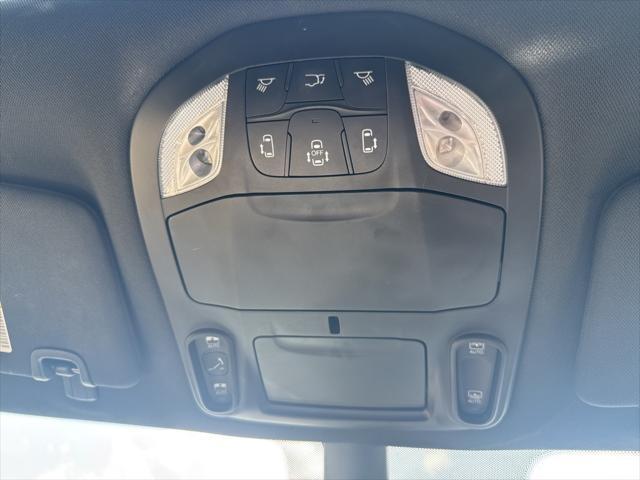 Photo of 2023 Fathom Blue Pearlcoat Chrysler Pacifica