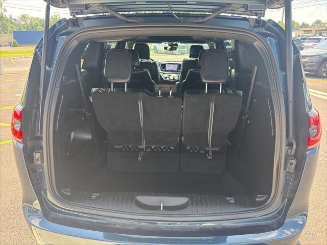Photo of 2023 Fathom Blue Pearlcoat Chrysler Pacifica