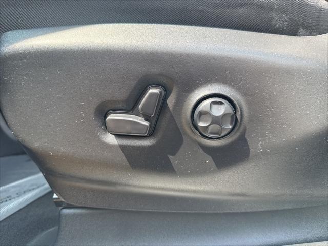 Photo of 2023 Fathom Blue Pearlcoat Chrysler Pacifica