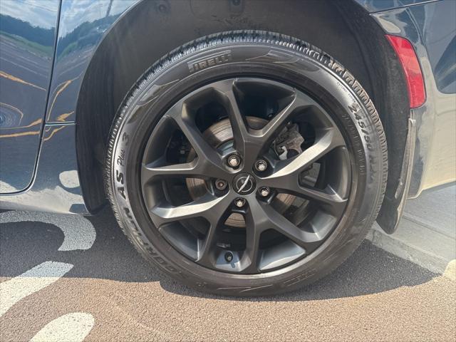Photo of 2023 Fathom Blue Pearlcoat Chrysler Pacifica