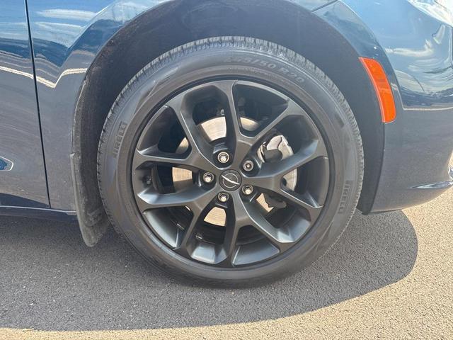 Photo of 2023 Fathom Blue Pearlcoat Chrysler Pacifica
