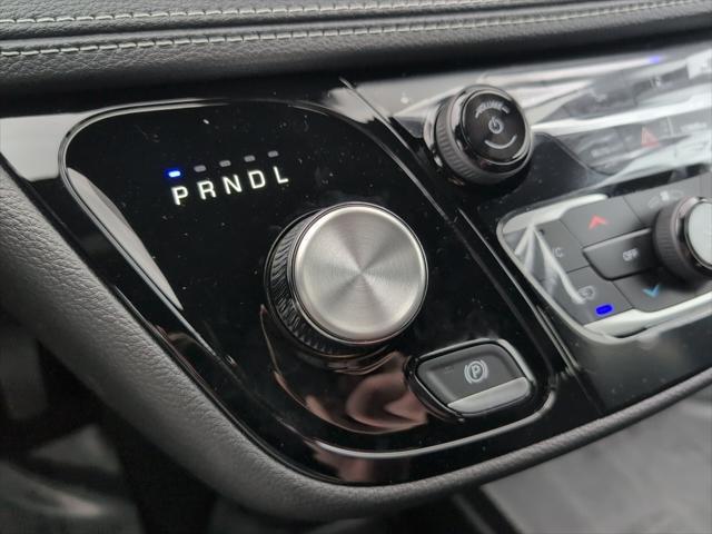 Photo of 2025 Bright White Clearcoat Chrysler Pacifica