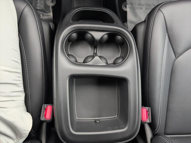 Photo of 2025 Bright White Clearcoat Chrysler Pacifica
