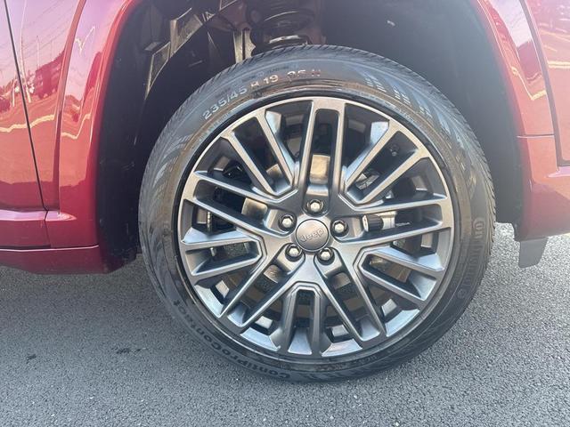 Photo of 2022 Velvet Red Pearlcoat Jeep Compass