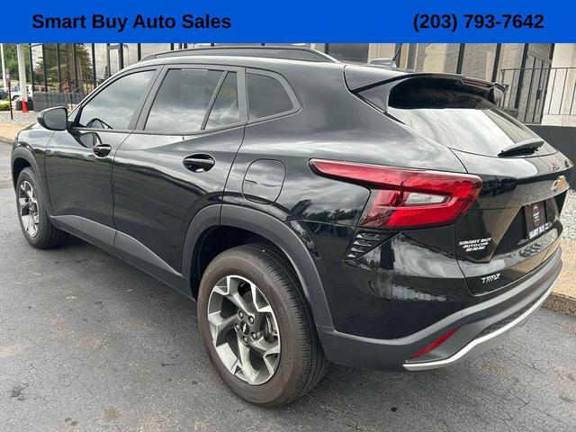 Photo of 2024 Mosaic Black Metallic Chevrolet Trax