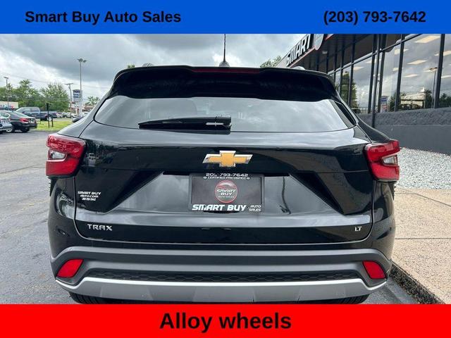 Photo of 2024 Mosaic Black Metallic Chevrolet Trax