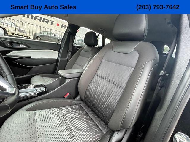 Photo of 2024 Mosaic Black Metallic Chevrolet Trax