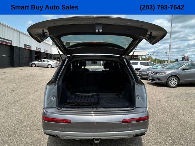 Photo of 2017 Graphite Gray Metallic Audi Q7