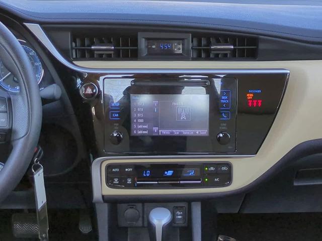 Photo of 2019 Super White Toyota Corolla