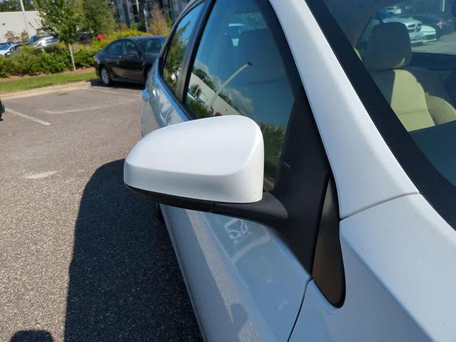 Photo of 2019 Super White Toyota Corolla