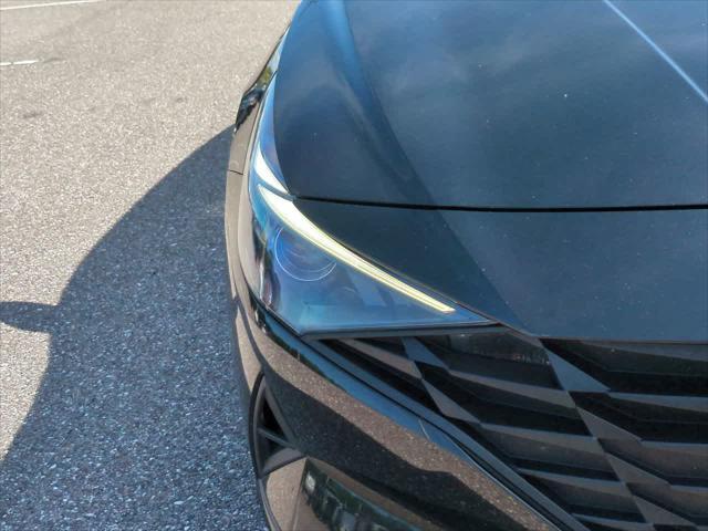 Photo of 2022 Phantom Black Hyundai ELANTRA