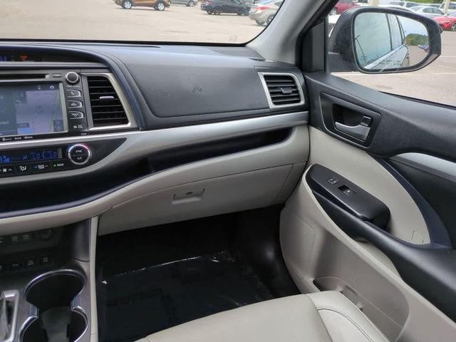 Photo of 2019 Midnight Black Metallic Toyota Highlander