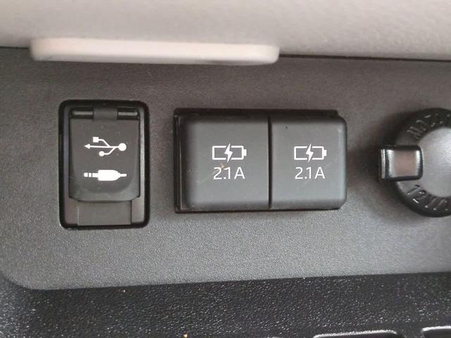 Photo of 2019 Midnight Black Metallic Toyota Highlander