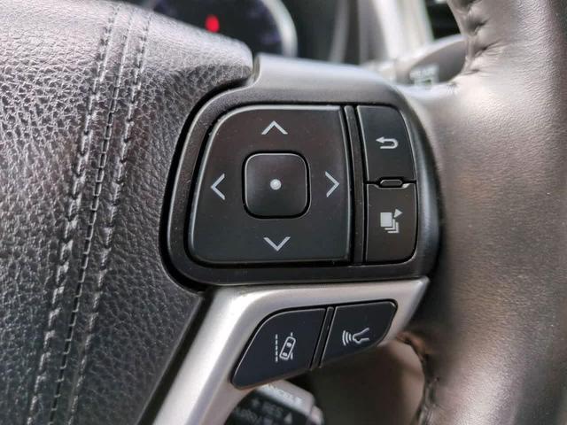 Photo of 2019 Midnight Black Metallic Toyota Highlander