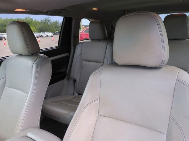 Photo of 2019 Midnight Black Metallic Toyota Highlander