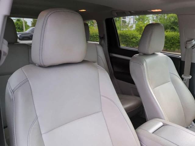 Photo of 2019 Midnight Black Metallic Toyota Highlander
