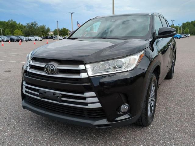 Photo of 2019 Midnight Black Metallic Toyota Highlander