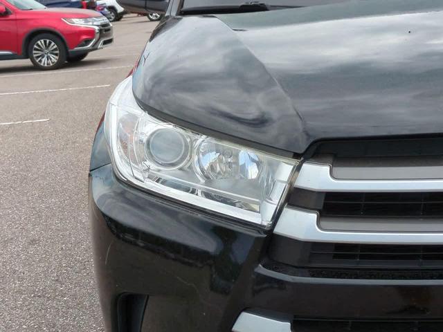 Photo of 2019 Midnight Black Metallic Toyota Highlander
