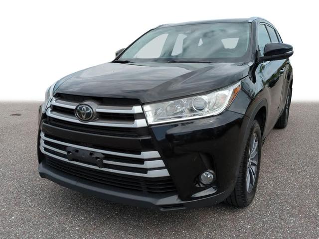 Photo of 2019 Midnight Black Metallic Toyota Highlander