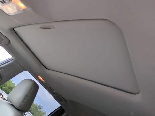 Photo of 2019 Midnight Black Metallic Toyota Highlander