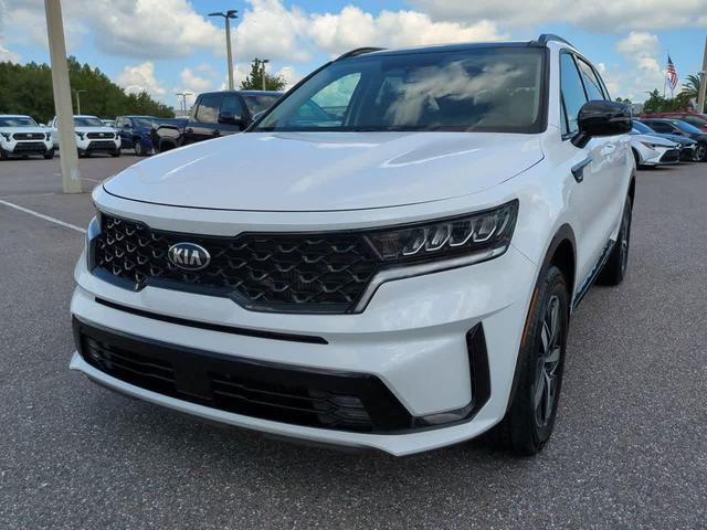 Photo of 2021 Glacial White Pearl Kia Sorento