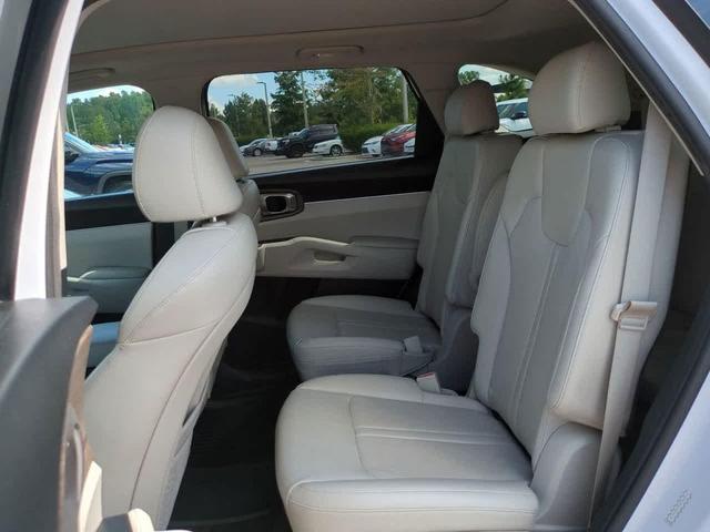 Photo of 2021 Glacial White Pearl Kia Sorento