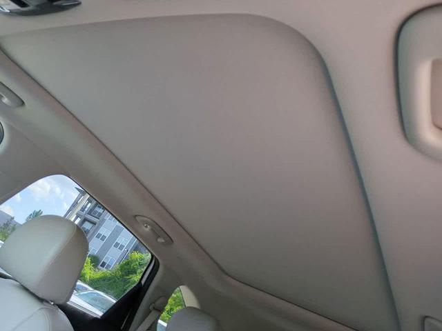 Photo of 2021 Glacial White Pearl Kia Sorento