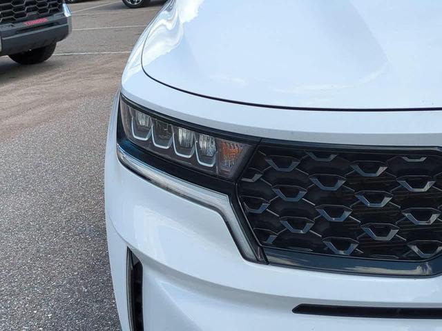 Photo of 2021 Glacial White Pearl Kia Sorento