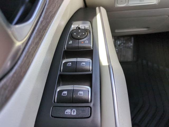 Photo of 2021 Glacial White Pearl Kia Sorento