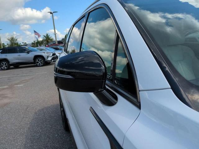 Photo of 2021 Glacial White Pearl Kia Sorento