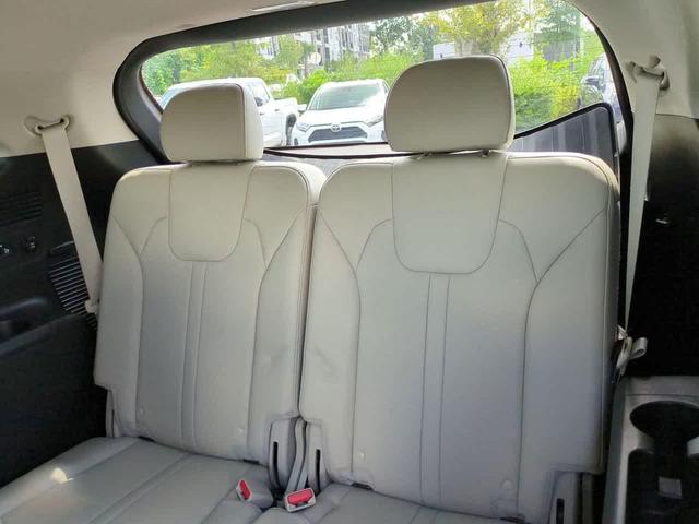 Photo of 2021 Glacial White Pearl Kia Sorento