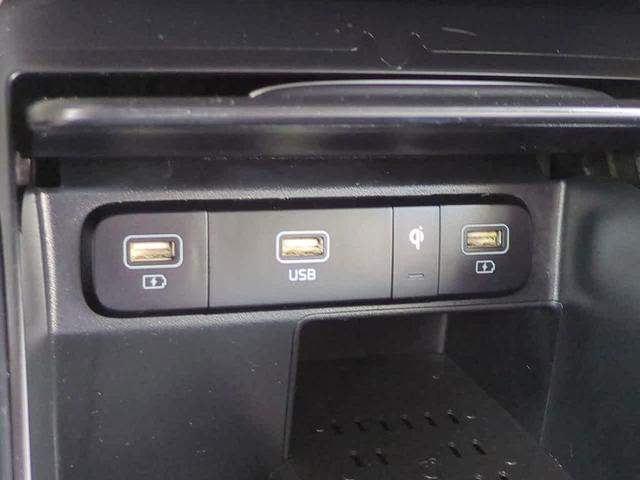 Photo of 2021 Glacial White Pearl Kia Sorento