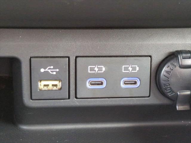 Photo of 2022 Wind Chill Pearl Toyota Highlander